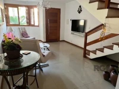 Casa à venda com 205m², 3 quartos, 1 suíte, 4 vagas no bairro Partenon em Porto Alegre - Foto 16