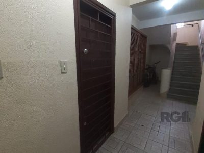 Apartamento à venda com 79m², 3 quartos, 1 suíte no bairro Menino Deus em Porto Alegre - Foto 2