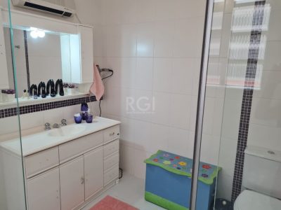 Casa à venda com 188m², 3 quartos, 1 suíte, 3 vagas no bairro Jardim Itu em Porto Alegre - Foto 15