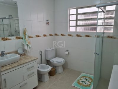 Casa à venda com 188m², 3 quartos, 1 suíte, 3 vagas no bairro Jardim Itu em Porto Alegre - Foto 14