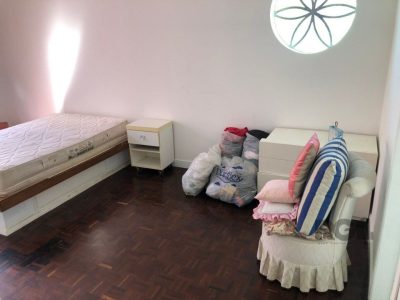 Casa à venda com 230m², 5 quartos, 2 suítes, 5 vagas no bairro Ipanema em Porto Alegre - Foto 14