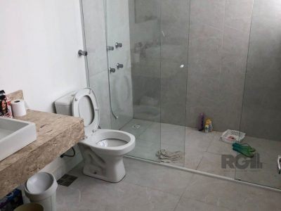 Casa à venda com 230m², 5 quartos, 2 suítes, 5 vagas no bairro Ipanema em Porto Alegre - Foto 18