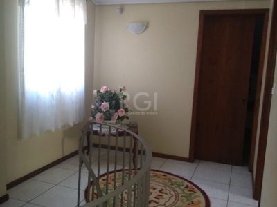 Casa à venda com 230m², 4 quartos, 1 suíte, 2 vagas no bairro Jardim Itu em Porto Alegre - Foto 16