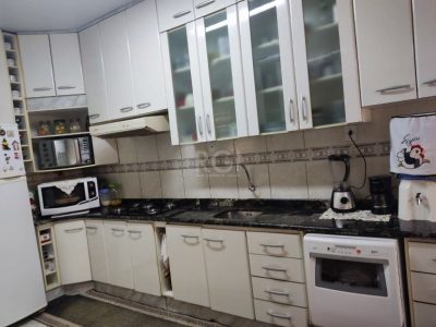 Casa à venda com 230m², 4 quartos, 1 suíte, 2 vagas no bairro Jardim Itu em Porto Alegre - Foto 12