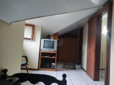 Casa à venda com 230m², 4 quartos, 1 suíte, 2 vagas no bairro Jardim Itu em Porto Alegre - Foto 19