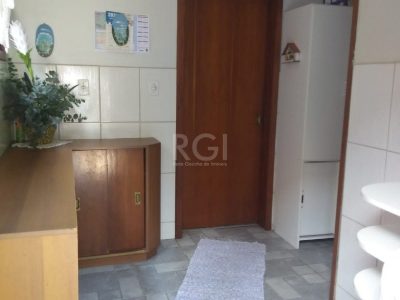 Casa à venda com 230m², 4 quartos, 1 suíte, 2 vagas no bairro Jardim Itu em Porto Alegre - Foto 22