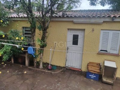 Casa à venda com 205m², 3 quartos, 1 suíte, 2 vagas no bairro Santo Antônio em Porto Alegre - Foto 19