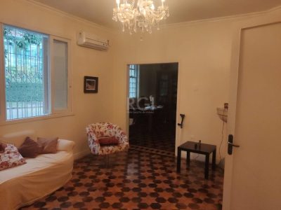 Casa à venda com 205m², 3 quartos, 1 suíte, 2 vagas no bairro Santo Antônio em Porto Alegre - Foto 3