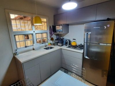 Casa Condominio à venda com 117m², 3 quartos, 1 suíte, 1 vaga no bairro Medianeira em Porto Alegre - Foto 11