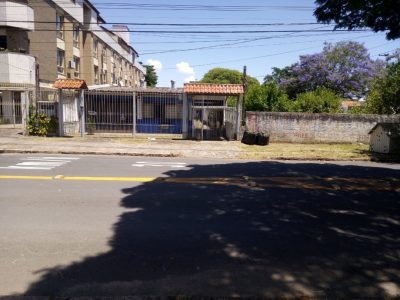 Casa à venda com 200m², 3 quartos, 8 vagas no bairro Cristal em Porto Alegre - Foto 2