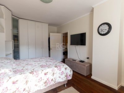 Casa à venda com 250m², 3 quartos, 2 suítes no bairro Partenon em Porto Alegre - Foto 20