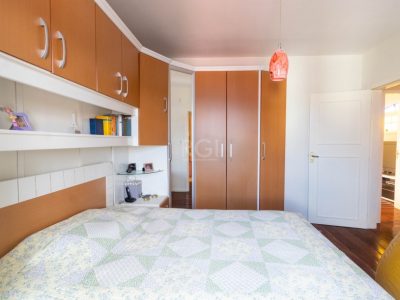 Casa à venda com 250m², 3 quartos, 2 suítes no bairro Partenon em Porto Alegre - Foto 23