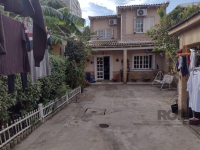 Casa à venda com 180m², 3 quartos, 4 vagas no bairro Santana em Porto Alegre - Foto 5