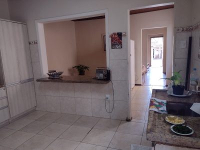 Casa à venda com 180m², 3 quartos, 4 vagas no bairro Santana em Porto Alegre - Foto 3