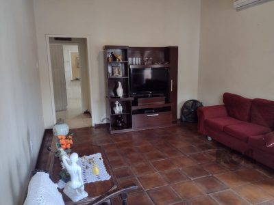 Casa à venda com 180m², 3 quartos, 4 vagas no bairro Santana em Porto Alegre - Foto 2