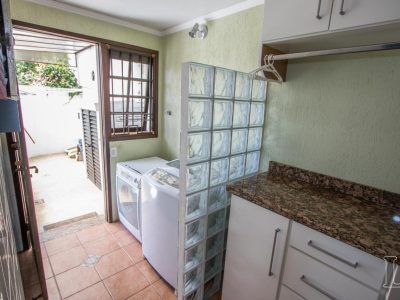 Casa à venda com 238m², 4 quartos, 1 suíte, 4 vagas no bairro Ipanema em Porto Alegre - Foto 10