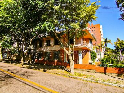 Casa à venda com 340m², 4 quartos, 1 suíte, 2 vagas no bairro Petrópolis em Porto Alegre - Foto 5