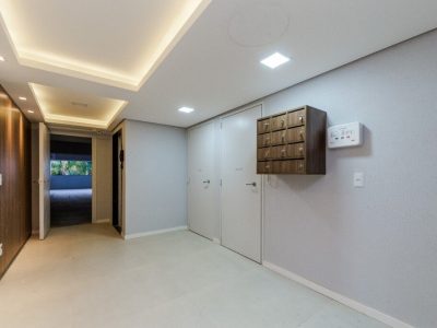 Apartamento à venda com 83m², 2 quartos, 2 suítes, 2 vagas no bairro Petrópolis em Porto Alegre - Foto 4