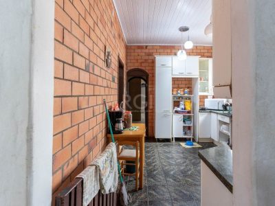 Casa à venda com 380m², 3 quartos, 1 suíte, 3 vagas no bairro Tristeza em Porto Alegre - Foto 12