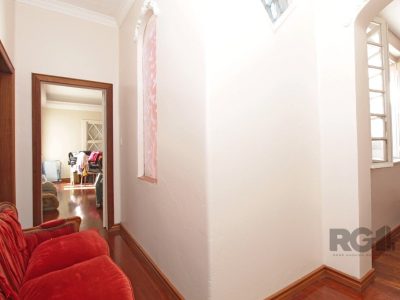 Casa à venda com 335m², 5 quartos, 1 suíte, 4 vagas no bairro Floresta em Porto Alegre - Foto 22