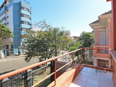 Casa à venda com 335m², 5 quartos, 1 suíte, 4 vagas no bairro Floresta em Porto Alegre - Foto 37