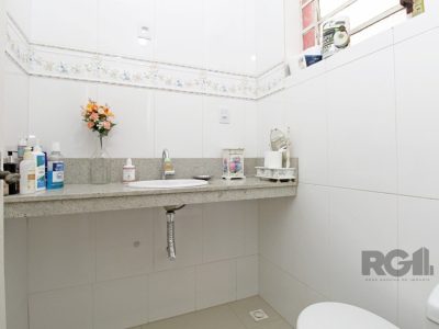 Casa à venda com 335m², 5 quartos, 1 suíte, 4 vagas no bairro Floresta em Porto Alegre - Foto 29