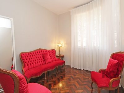 Casa à venda com 335m², 5 quartos, 1 suíte, 4 vagas no bairro Floresta em Porto Alegre - Foto 4