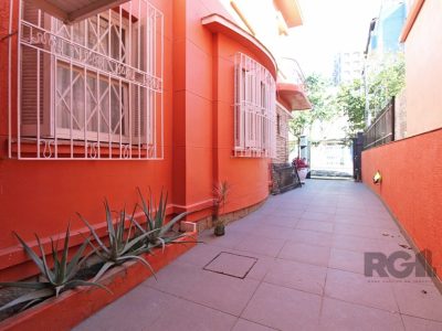 Casa à venda com 335m², 5 quartos, 1 suíte, 4 vagas no bairro Floresta em Porto Alegre - Foto 43