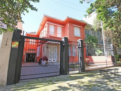 Casa à venda com 335m², 5 quartos, 1 suíte, 4 vagas no bairro Floresta em Porto Alegre - Foto 44