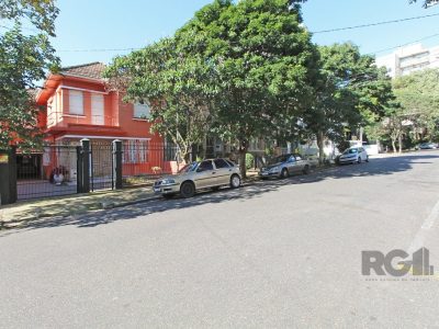 Casa à venda com 335m², 5 quartos, 1 suíte, 4 vagas no bairro Floresta em Porto Alegre - Foto 47