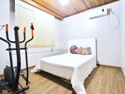 Casa à venda com 416m², 3 quartos, 1 suíte, 3 vagas no bairro Jardim Lindóia em Porto Alegre - Foto 24