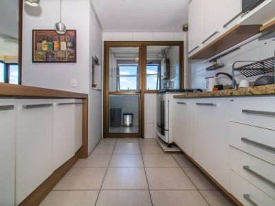 Apartamento à venda com 95m², 3 quartos, 1 suíte, 2 vagas no bairro Independência em Porto Alegre - Foto 4