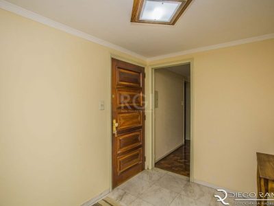 Apartamento à venda com 131m², 3 quartos, 1 suíte, 1 vaga no bairro Menino Deus em Porto Alegre - Foto 4