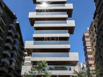 Apartamento à venda com 256m², 3 quartos, 3 suítes, 4 vagas no bairro Moinhos de Vento em Porto Alegre - Foto 2