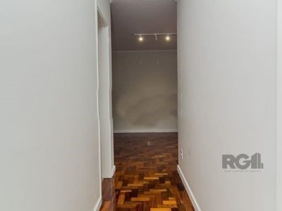 Apartamento à venda com 94m², 3 quartos, 1 suíte, 1 vaga no bairro Higienópolis em Porto Alegre - Foto 3