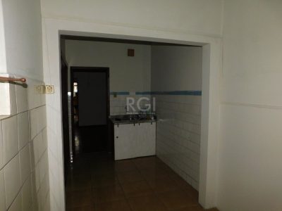 Apartamento à venda com 80m², 3 quartos, 1 suíte no bairro Passo d'Areia em Porto Alegre - Foto 3