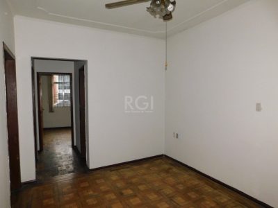 Apartamento à venda com 80m², 3 quartos, 1 suíte no bairro Passo d'Areia em Porto Alegre - Foto 4