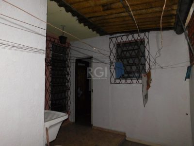 Apartamento à venda com 80m², 3 quartos, 1 suíte no bairro Passo d'Areia em Porto Alegre - Foto 12