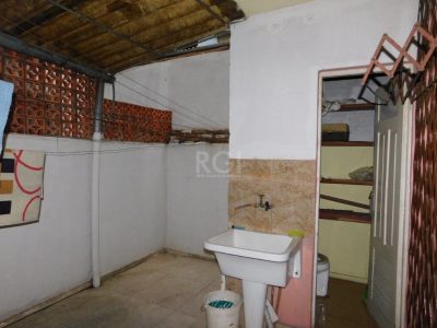 Apartamento à venda com 80m², 3 quartos, 1 suíte no bairro Passo d'Areia em Porto Alegre - Foto 13