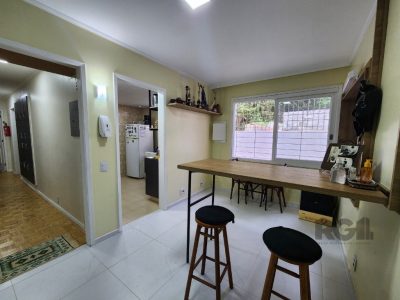 Casa à venda com 255m², 3 quartos, 1 suíte, 4 vagas no bairro Chácara das Pedras em Porto Alegre - Foto 16