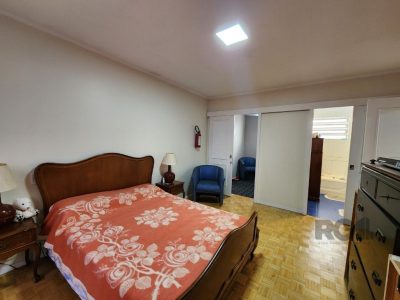 Casa à venda com 255m², 3 quartos, 1 suíte, 4 vagas no bairro Chácara das Pedras em Porto Alegre - Foto 26