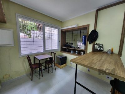 Casa à venda com 255m², 3 quartos, 1 suíte, 4 vagas no bairro Chácara das Pedras em Porto Alegre - Foto 22