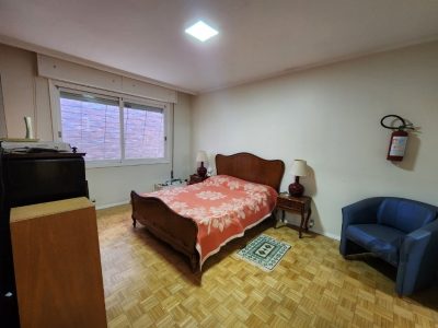 Casa à venda com 255m², 3 quartos, 1 suíte, 4 vagas no bairro Chácara das Pedras em Porto Alegre - Foto 24