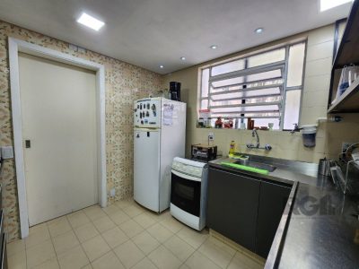 Casa à venda com 255m², 3 quartos, 1 suíte, 4 vagas no bairro Chácara das Pedras em Porto Alegre - Foto 27