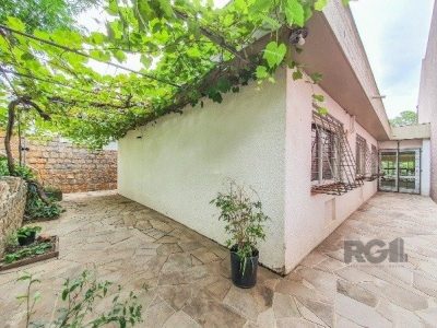 Casa à venda com 255m², 3 quartos, 1 suíte, 4 vagas no bairro Chácara das Pedras em Porto Alegre - Foto 35