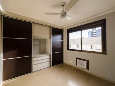 Apartamento à venda com 115m², 3 quartos, 1 suíte, 2 vagas no bairro Petrópolis em Porto Alegre - Foto 9