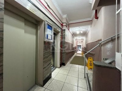 Apartamento à venda com 69m², 2 quartos no bairro Centro Histórico em Porto Alegre - Foto 2