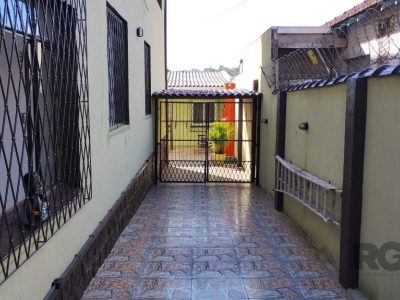 Casa à venda com 338m², 11 quartos, 3 suítes, 4 vagas no bairro Santa Tereza em Porto Alegre - Foto 2