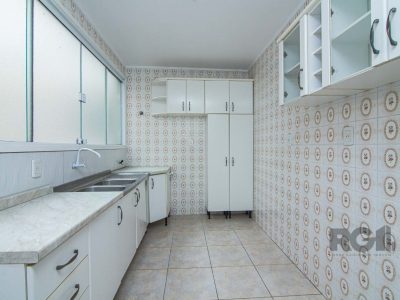 Apartamento à venda com 69m², 2 quartos, 1 vaga no bairro Jardim do Salso em Porto Alegre - Foto 2