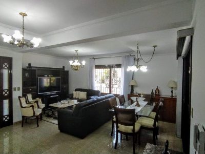 Casa à venda com 248m², 3 quartos, 1 suíte, 2 vagas no bairro Ipanema em Porto Alegre - Foto 4